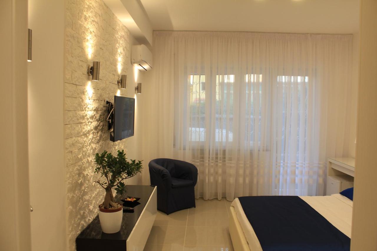 Casa Teresa Bed & Breakfast เนเปิลส์ ภายนอก รูปภาพ