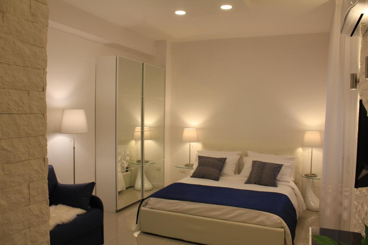Casa Teresa Bed & Breakfast เนเปิลส์ ภายนอก รูปภาพ